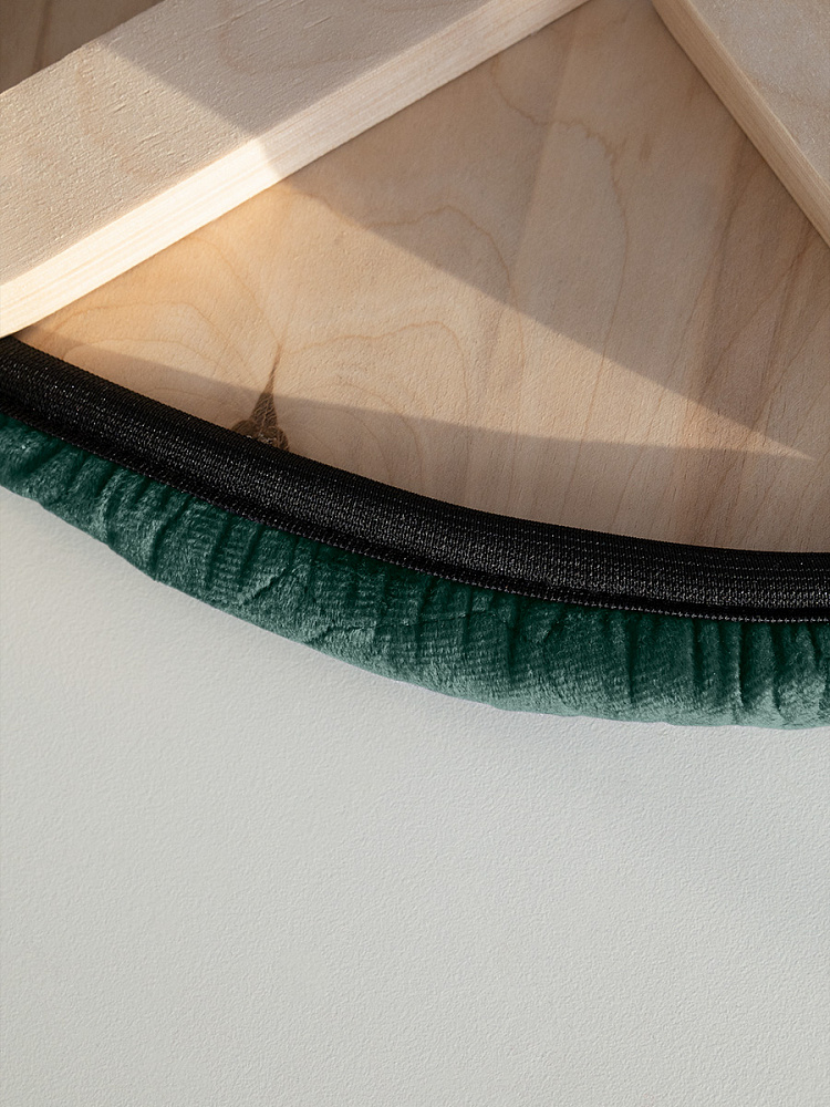 Чехол на табурет D33 зелёный вельвет Чехол на табурет D33 зелёный вельвет